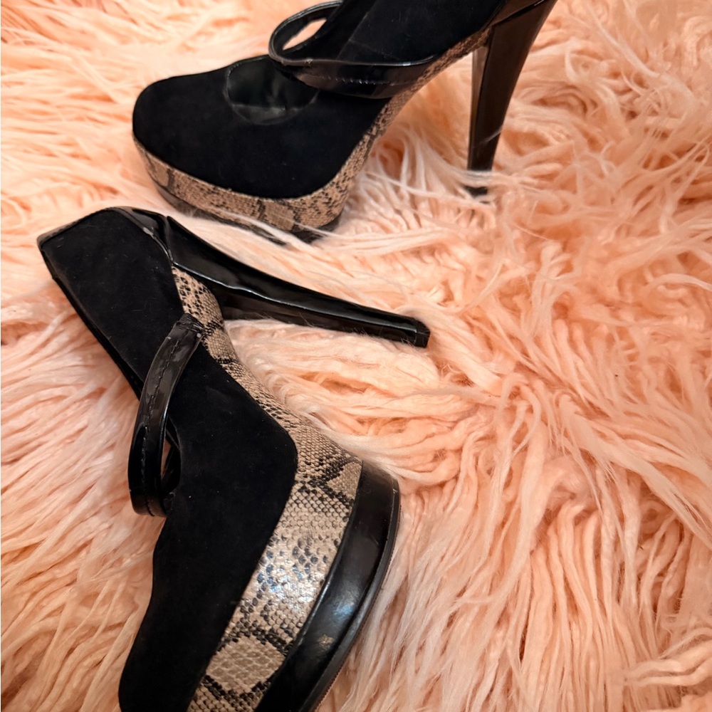 Elegant Black and snakeskin High Heel stilettos